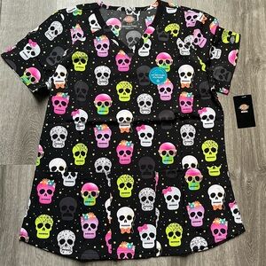 NWT Women’s Medium Skull Print Dickies Scrub Top